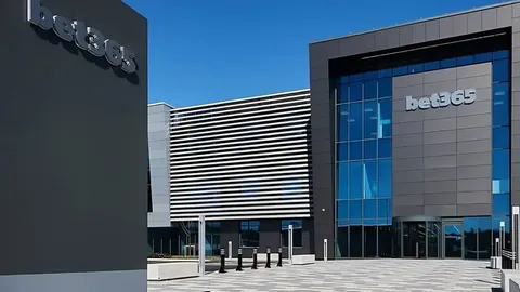 泰森豪掷4亿反欠银行5000万，生活奢华却陷入财务困境