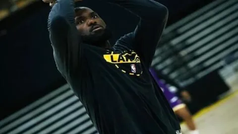 “曼联利物浦平局终结进球荒，阿莫林对比赛结果感愤慨与沮丧”